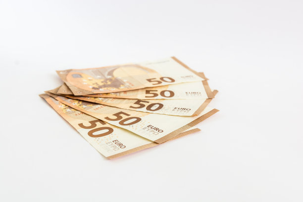 欧元钞票堆放得很近图片下载
