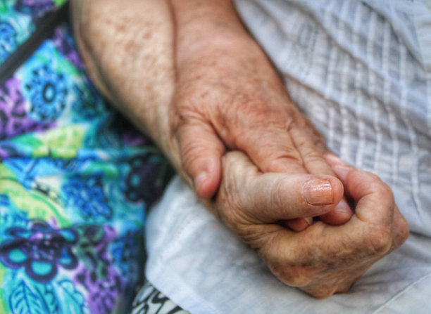 年老时手连在一起图片下载