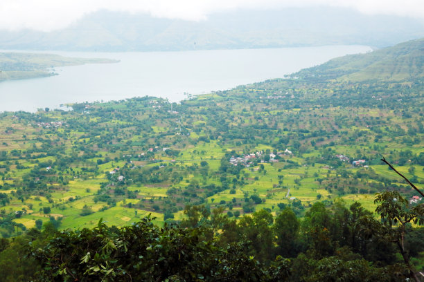 从山顶俯瞰美丽的景色图片下载