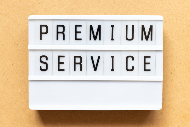 灯箱与文字优质服务的木材背景图片下载