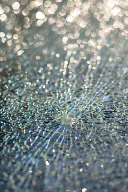 破碎的玻璃纹理，选择性聚焦，闪亮的散景背景图片下载