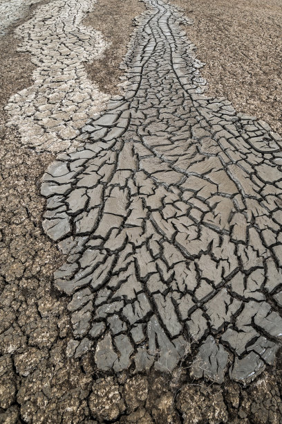 泥火山喷出的碎裂泥流图片下载