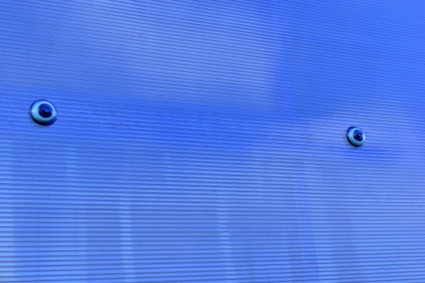 蓝色条纹透明聚碳酸酯织物上的施工图片下载