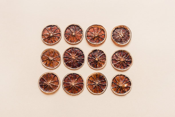 干柠檬片。一个自然的零食。图片下载