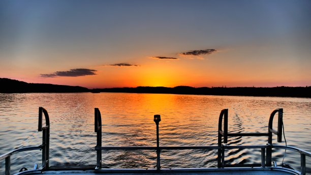 甲板上的日落图片下载