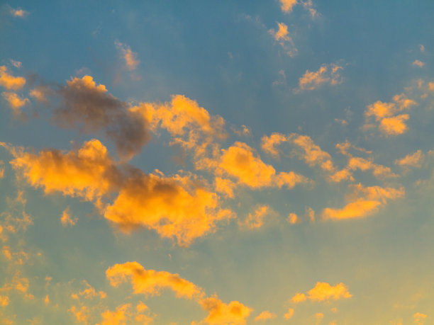 美丽的背景云和天空日落在一天结束图片下载