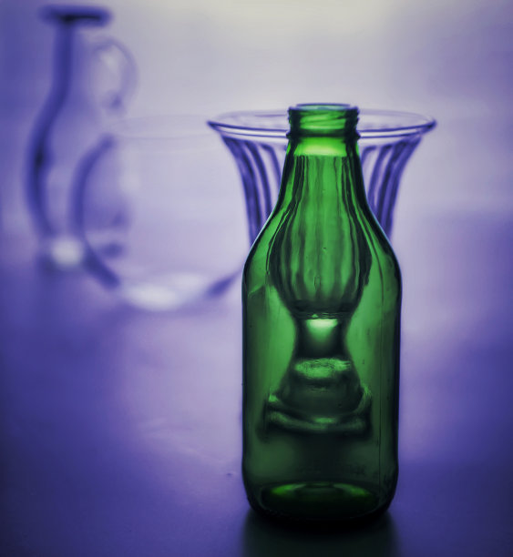 用于饮料和液体的盘子图片下载