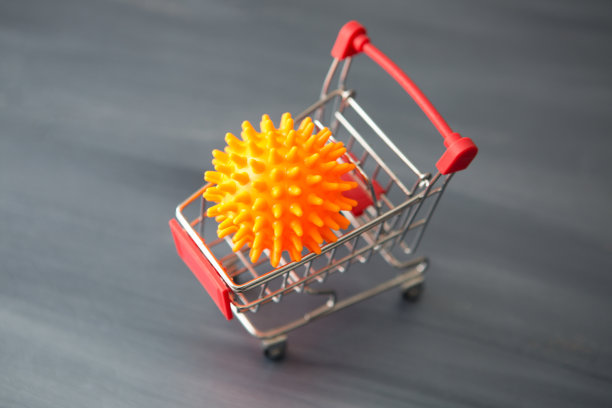 新冠肺炎对全球经济的影响，购物车中的冠状病毒。2020 - 2021年金融危机。图片下载