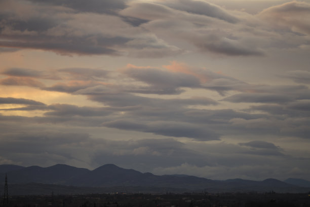 柔和的云在傍晚的风景图片下载
