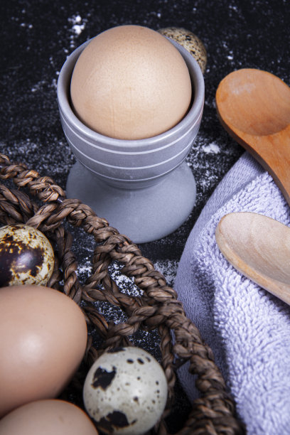 容器内外鹌鹑蛋图片下载