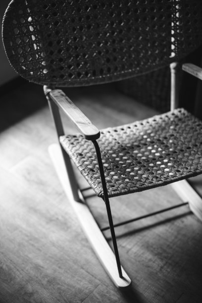 现代客厅摇椅图片下载