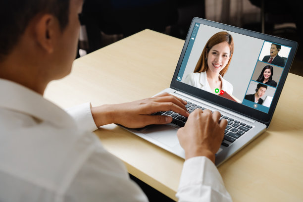 视频电话商务人员会议在虚拟的工作场所或远程办公室图片下载