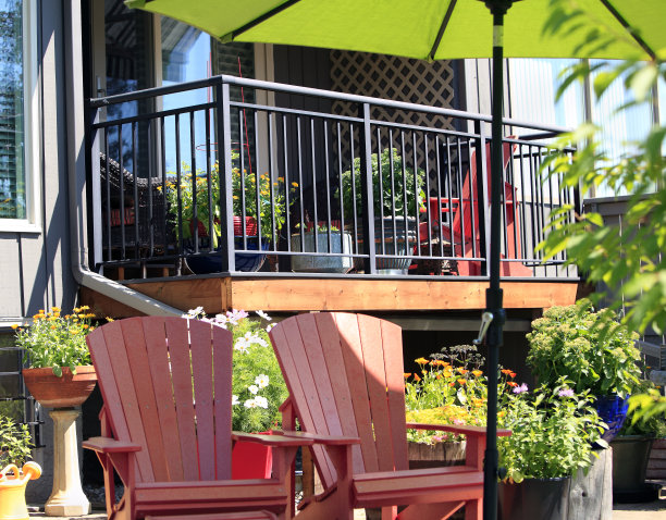 近距离和个人的夏季露台和甲板图片下载