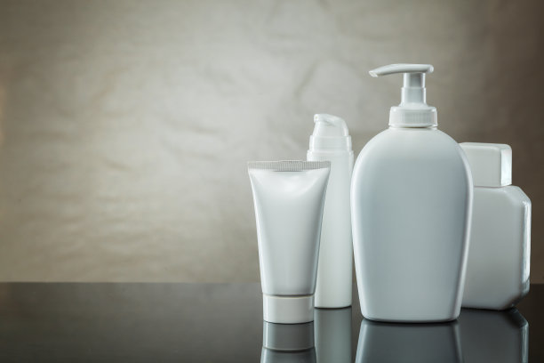 卫生产品管和泵分配器在vintage背景图片下载