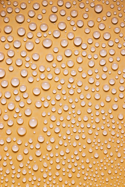 水滴作为纹理背景。雨滴落在窗玻璃上。图片下载