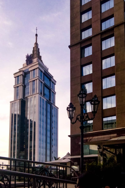 雄伟的塔图片下载