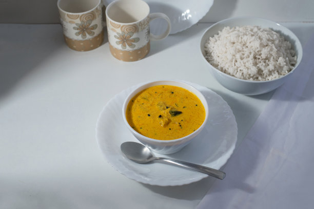 芒果咖喱配白米饭图片下载