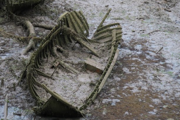 沉没的船图片下载