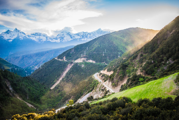 云南梅里山雪马茶道日落图片下载
