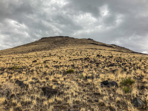 古老的火山图片下载