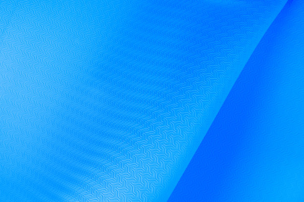 俯视图的波浪蓝色青色背景由垫子为瑜伽或运动图片下载