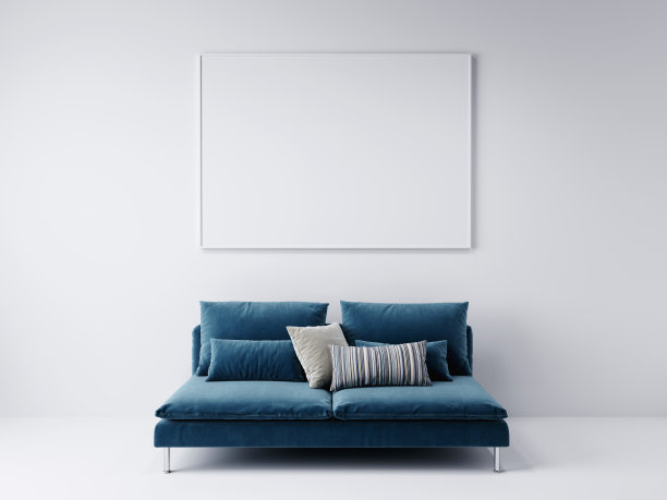 蓝色沙发前面的水平空白模型画框挂在白色的墙壁上，3D背景概念图片下载