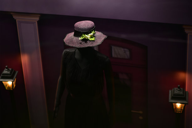 时装模特女士与帽子图片下载