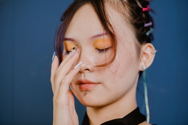 时尚的女孩图片下载