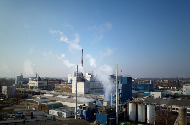 天空中的烟雾图片下载