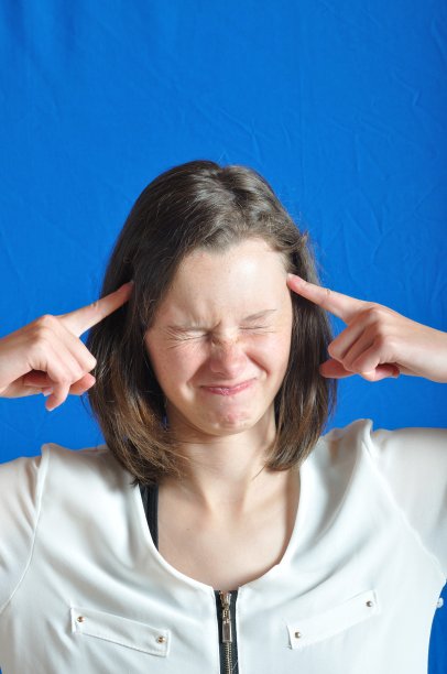 少女思考的肖像图片下载