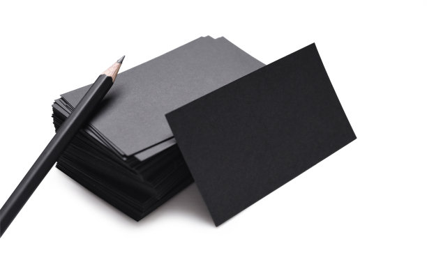 一叠黑色名片图片下载