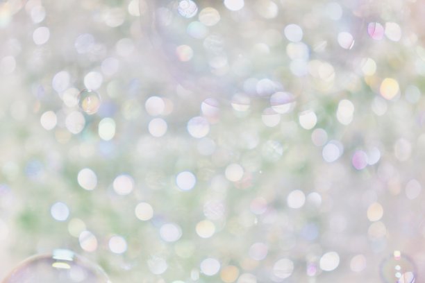 模糊图像和散焦从水滴图案纹理背景图片下载