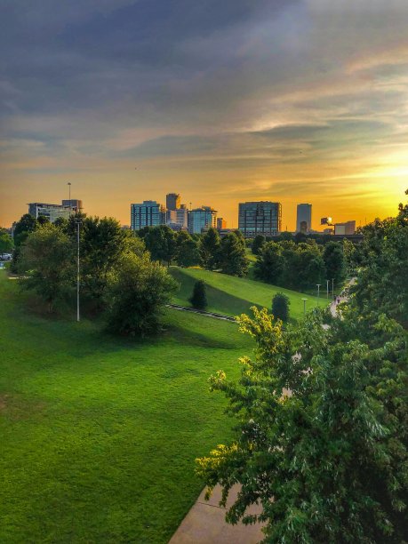 城市在日落时分图片下载