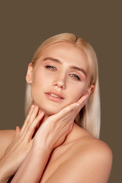 美丽的脸护肤金发女人自然化妆图片下载