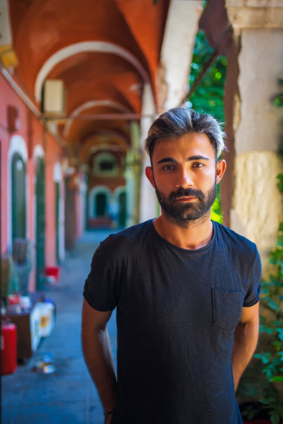 男人的画像图片下载