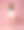 美丽的年轻女子走在迷你裙字体的粉红色背景。图片下载
