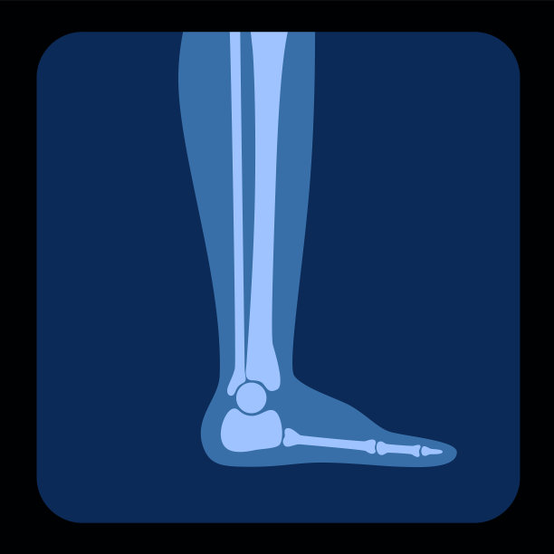 站在黑色背景下的人的低处图片下载