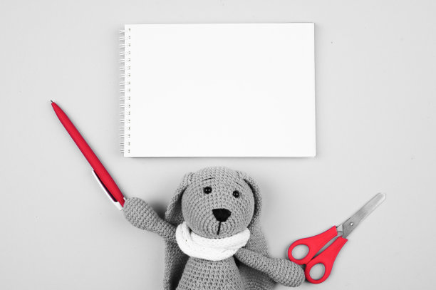 毛绒玩具和学习用品图片下载