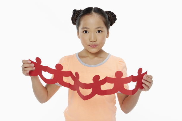 带着人类纸链的快乐女孩图片下载