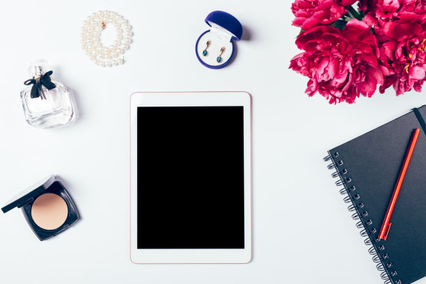 女性工作场所的数字平板电脑图片下载