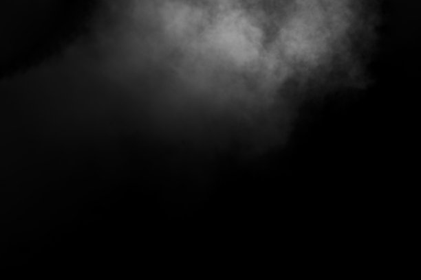 抽象的白色蒸汽，烟雾的形式在黑色的背景上，复制空间图片下载