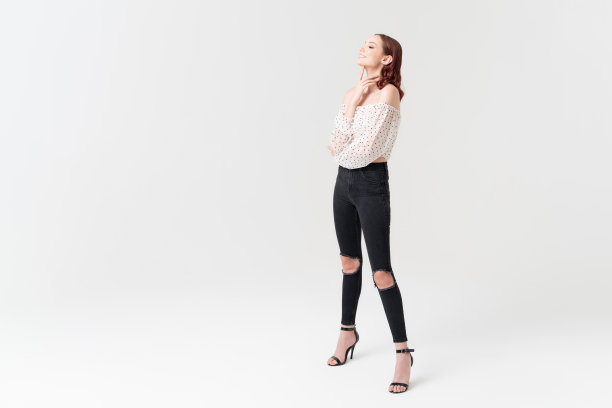 穿着时髦衣服的白人女人图片下载