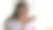 微笑的年轻女子使用手机上的数字语音助手图片下载