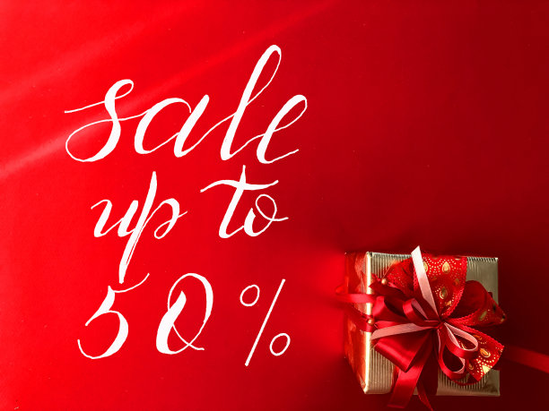 圣诞和新年特卖，礼品券，折扣券与铭文-销售高达50%图片下载