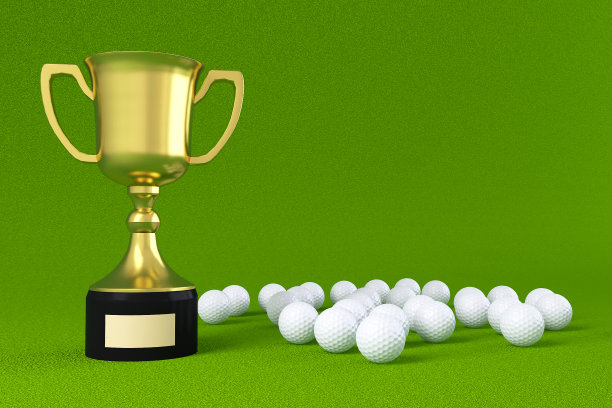 在绿色的地面上的高尔夫球，2020年的大型锦标赛的背景与文本或胜利者的记分板的复制空间。户外运动，比赛或娱乐的概念图像，3D渲染。图片下载
