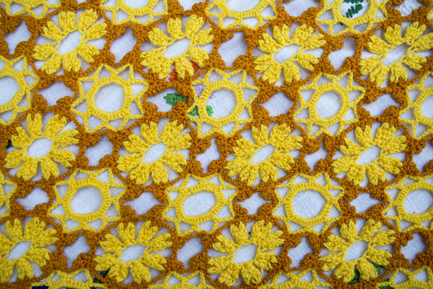 亚麻与传统的花卉刺绣。民间的概念图片下载