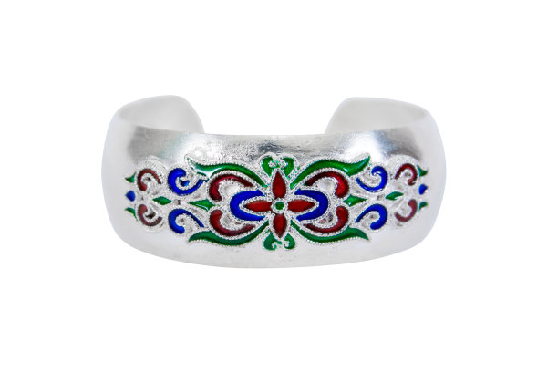 彩色银手镯孤立在白色背景。彩釉手链孤立花图案图片下载