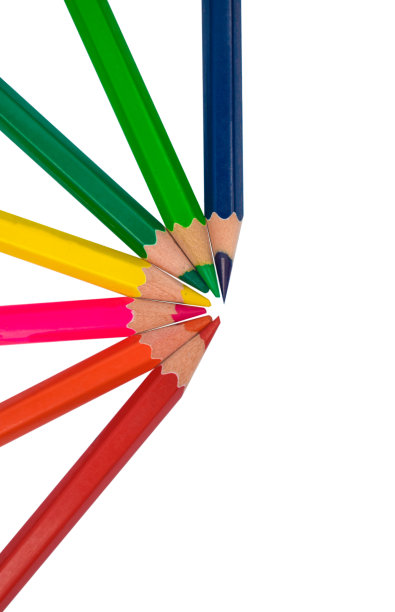 用七种不同颜色的木蜡笔在白纸上画的图案图片下载