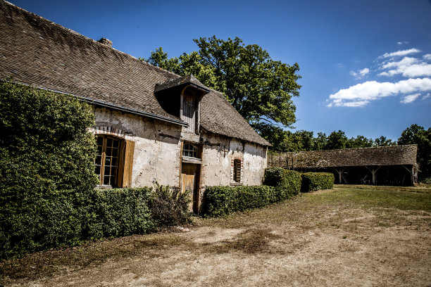 法国朗格埃附近卢瓦尔河谷乡村的老农场图片下载