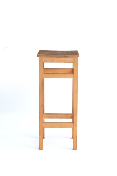 白色的酒吧凳图片下载